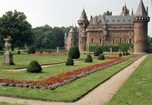 845704 Gezicht op het Kasteel De Haar (Kasteellaan 1) te Haarzuilens (gemeente Vleuten-De Meern).